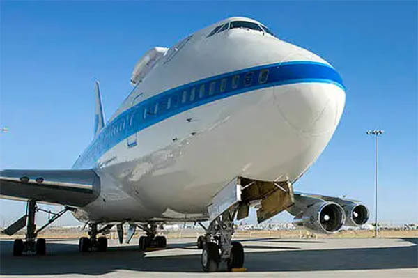 新品ボーイング747貴重お値下げ 極異質ルックス！「エンジン5発の激短ジャンボ機」とは レア機中のレア
