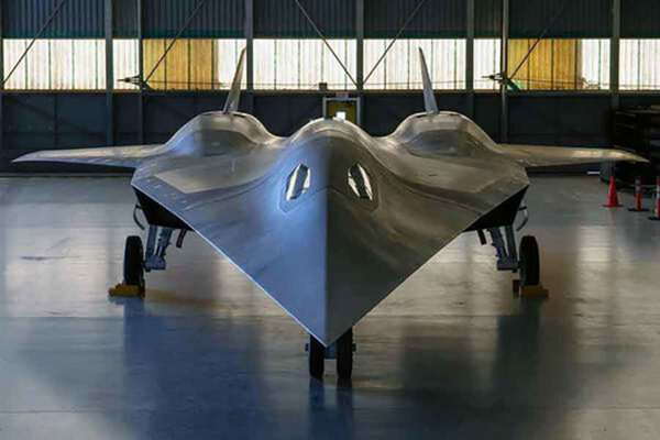トップガン』人気機体“漆黒の実験機”の超精巧プラモ、実は誕生経緯が