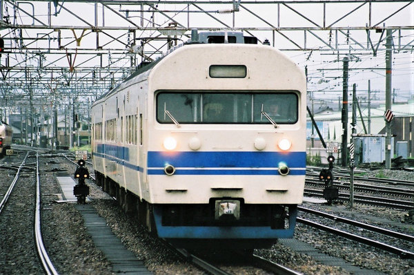 この電車「寝台特急」だったんだぜ…？ 凄まじい魔改造の痕跡 ローカル電車への“無理やり転用”なぜ行われたのか (2024年6月29日) -  エキサイトニュース