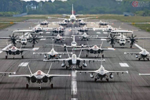 空自＆米空軍、米海軍も 青森三沢で30機強による大「エレファント