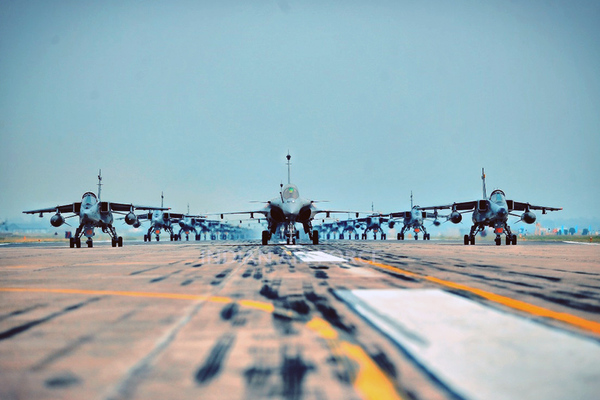 インド空軍 ラファール ジャギュア で特大エレファントウォーク 独立75周年 21年9月2日 エキサイトニュース