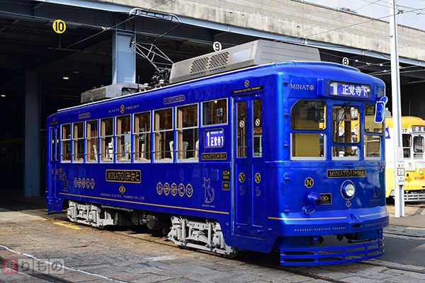 長崎の路面電車「みなと」デビュー 120円で乗れる「水戸岡デザイン