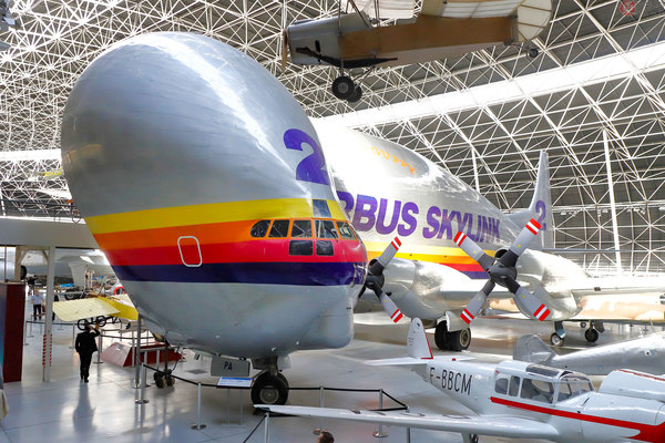 スーパーグッピー Aviationtag 山吹色 見覚えある色使い…異形の飛行機、エアバス「スーパーグッピー