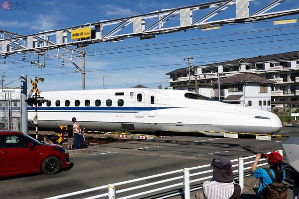 踏切で待ってたら新幹線N700Aが走ってきた！ 日本唯一のレア踏切