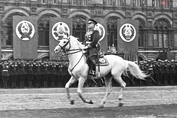 ソ連 ロシアの軍事パレードに見る 指導者の乗りもの と現代にいたる自動車事情 年6月24日 エキサイトニュース