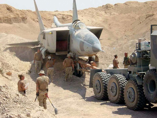 メソポタミアで出土した戦闘機のナゼ オーパーツならぬMiG-25が埋め 