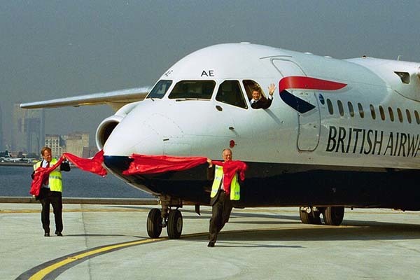 翼が胴体の上に載ったジェット旅客機」利点多いのになぜレア？ 軍用