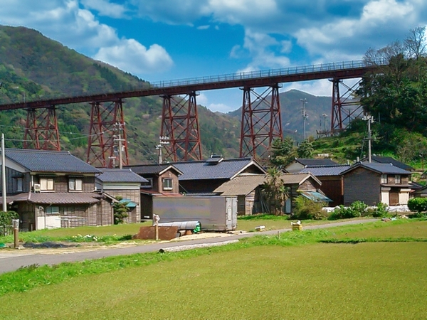 余部鉄橋が役目を終えた日 海をのぞむ高さ41m”天空の鉄橋”引退 -2010.7