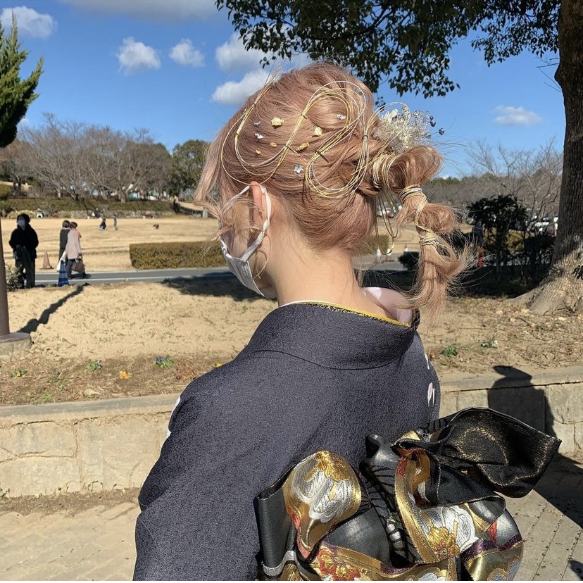 22年流行る 成人式髪型5選 ボブ 前髪なし前髪流し 流行りの水引ヘア 玉ねぎヘア トーク帽など ローリエプレス