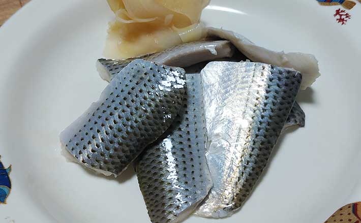釣り人的 時短レシピ コノシロの簡単酢締め 塩締めを省略化 22年2月日 エキサイトニュース