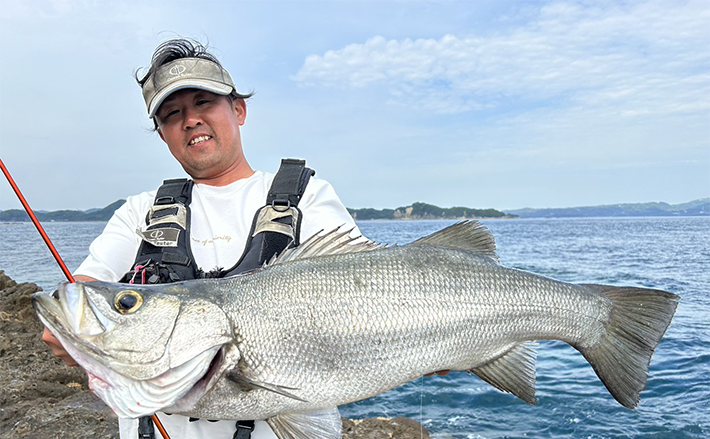 磯でのルアー釣行で74cmヒラスズキに75cmマダイと大型魚乱舞【熊本