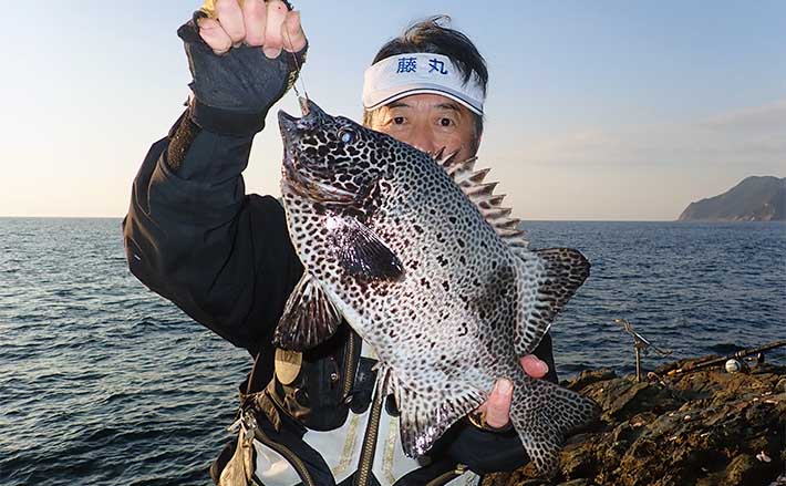 磯での石物釣りで2kg超えイシガキダイ登場【鹿児島】カゴ釣りでは60cm級サバ 2023年12月21日 エキサイトニュース