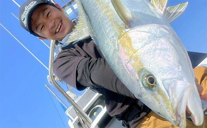 落とし込み釣りで95cm6.5kgヒラマサ手中に歓喜【佐賀・第三天童丸