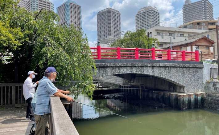 都心でシーズン序盤のハゼ釣り満喫 短時間で釣果は75匹 東京 佃堀 21年7月10日 エキサイトニュース