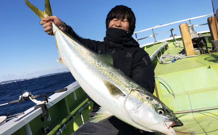 東京湾電車釣行で8 9kgブリ浮上 ライトタックルで手中 忠彦丸 年1月10日 エキサイトニュース
