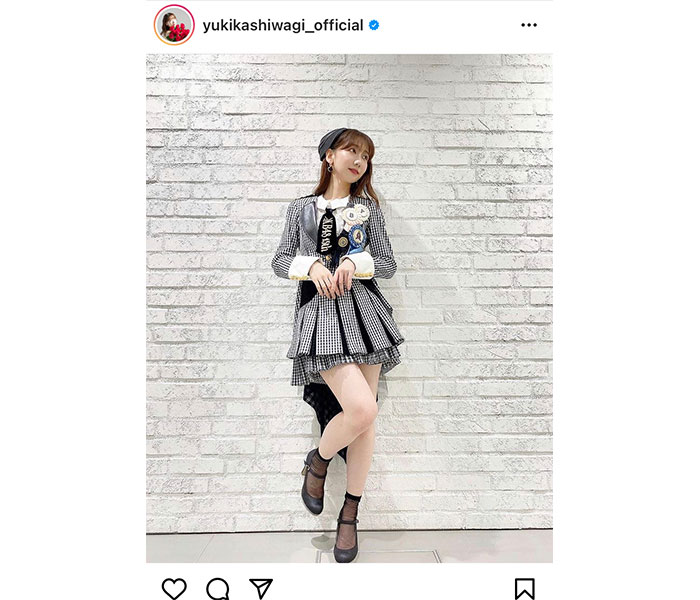 Akb48 柏木由紀 モノクロ衣装で映える美脚に 可愛い の声ぞくぞく 21年3月28日 エキサイトニュース