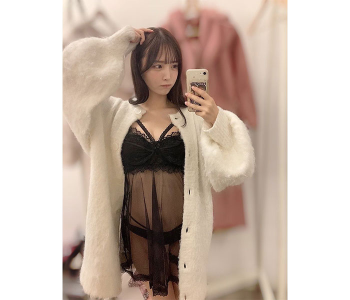 妻のスケスケ下着姿 