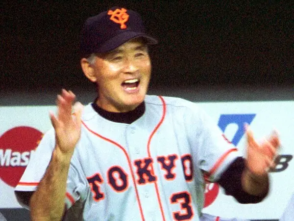 読売ジャイアンツ　2000年記念　長嶋監督 長嶋茂雄監督の背番号3の初披露【2000年2月12日】 | 野球コラム - 週刊