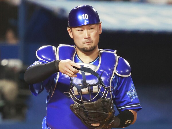 球界屈指のスラッガーからバットを譲り受けた戸柱恭孝 そこには〝あの