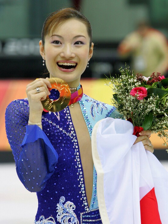 何が何だかわからず頭のなかが真っ白 と歓喜 荒川静香の金メダルは日本のフィギュアスケート人気に火をつけた 22年1月23日 エキサイトニュース