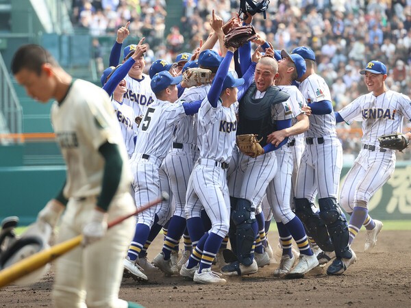 健大高崎が春夏通じて初の全国制覇 準決勝まで打率.071の森山竜之輔が「半足分」のスペースをつくって好投手攻略の大仕事 (2024年4月1日) -  エキサイトニュース