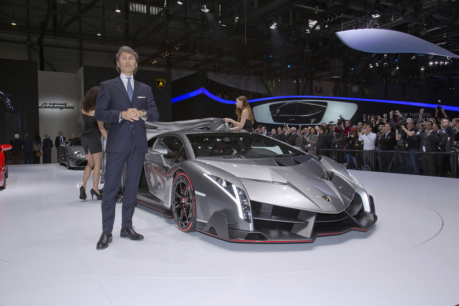何もかもが規格外！ ランボルギーニ50周年記念車「3億円超え」の