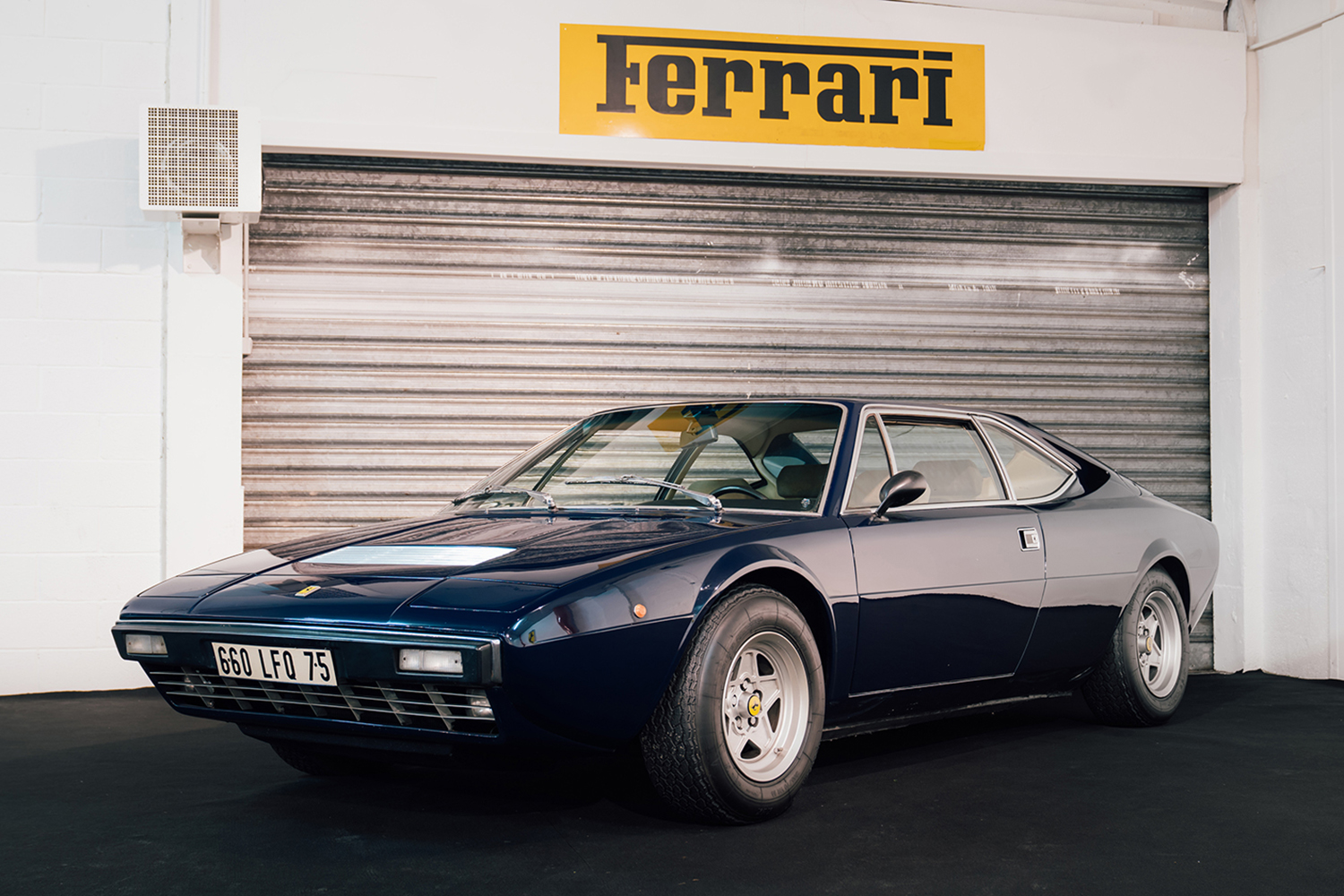 FERRARI308GT4 検R8 No.37 1975年式 フェラーリ Dino208GT4 FERRARI308GT4 検R8 No.37 1975年式 フェラーリ Dino208GT4