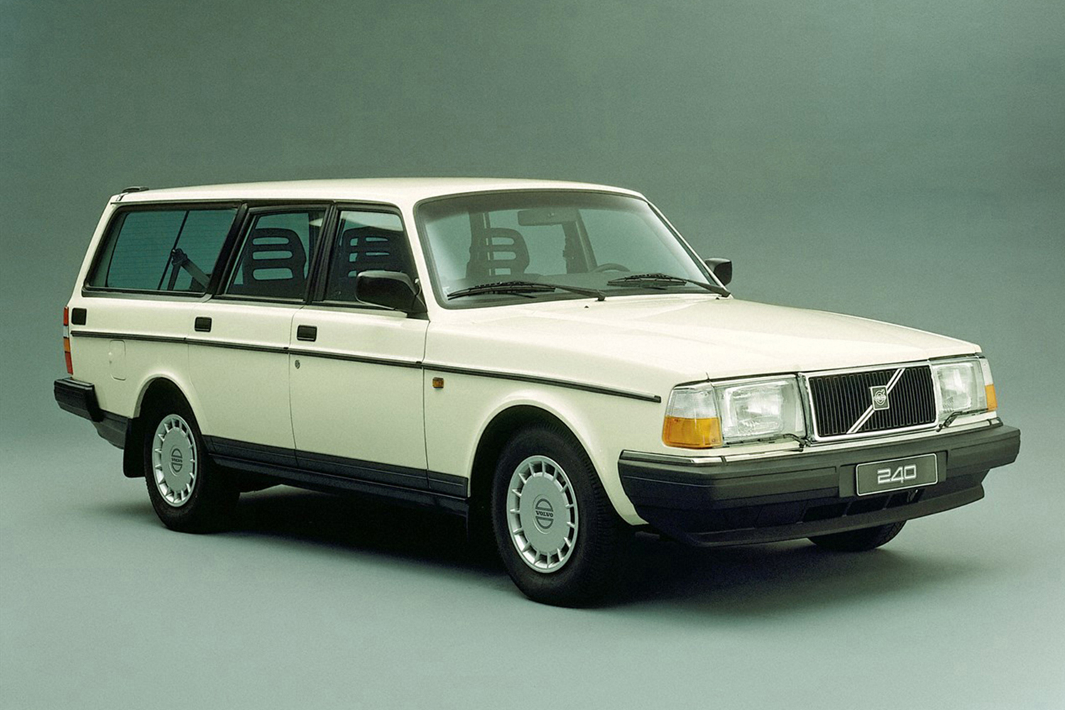 VOLVO ボルボ240GLのサイドモール ボルボ VOLVO サイドモール 磨き