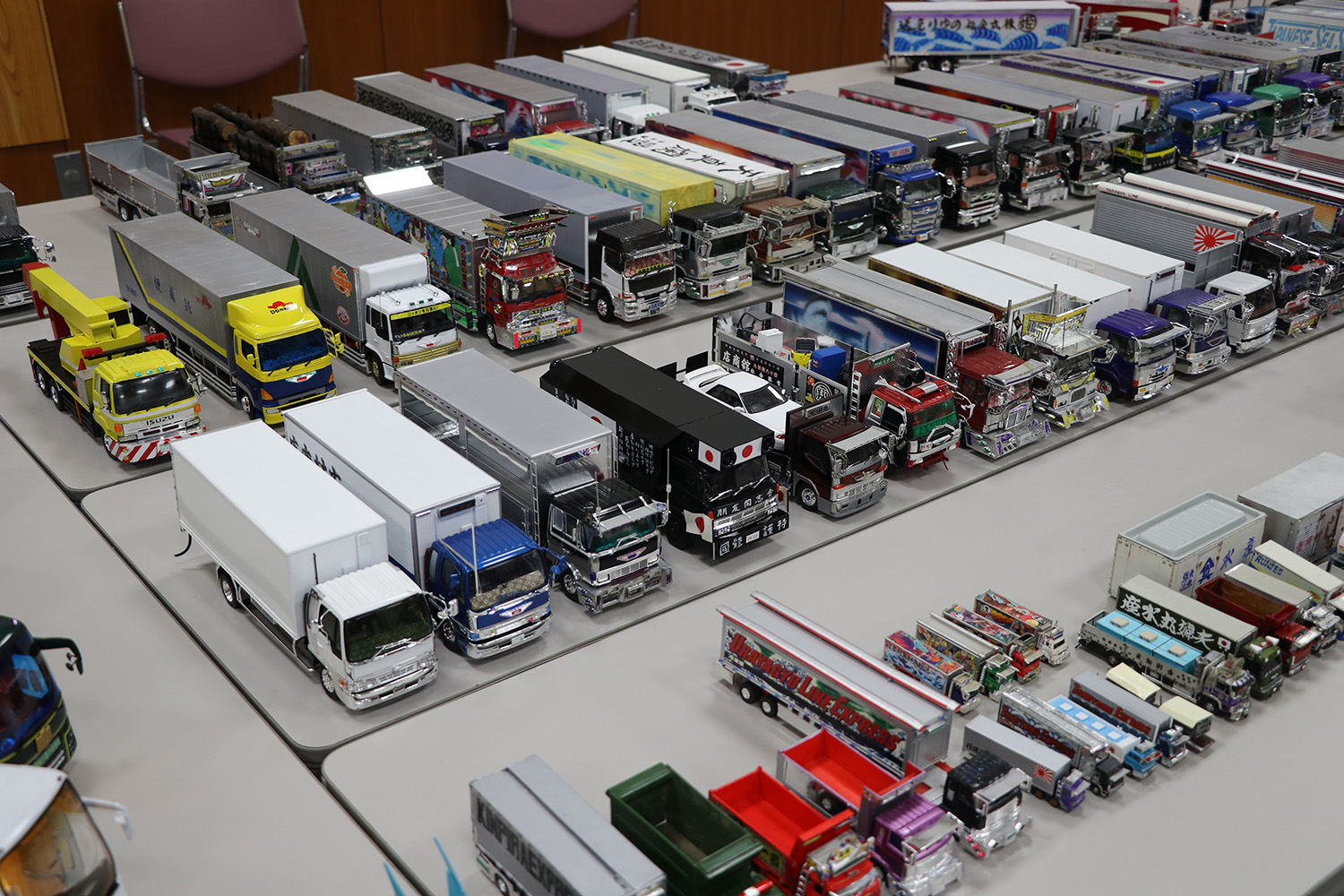 いま「デコプラ」にブーム到来！ 大人がドハマリする「32分の1の