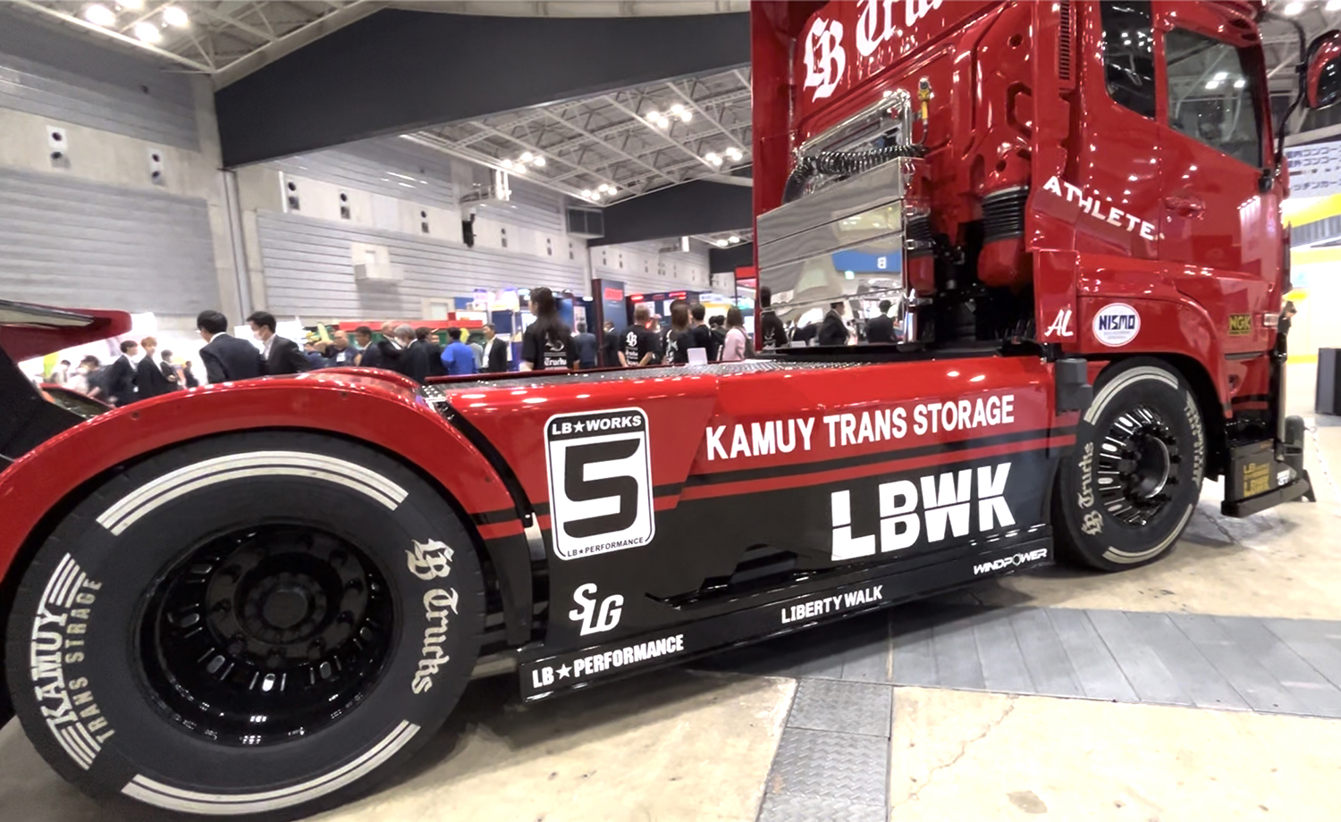 巨大GTウイングに赤黒の「トミカスカイライン」カラー！ リバティ 