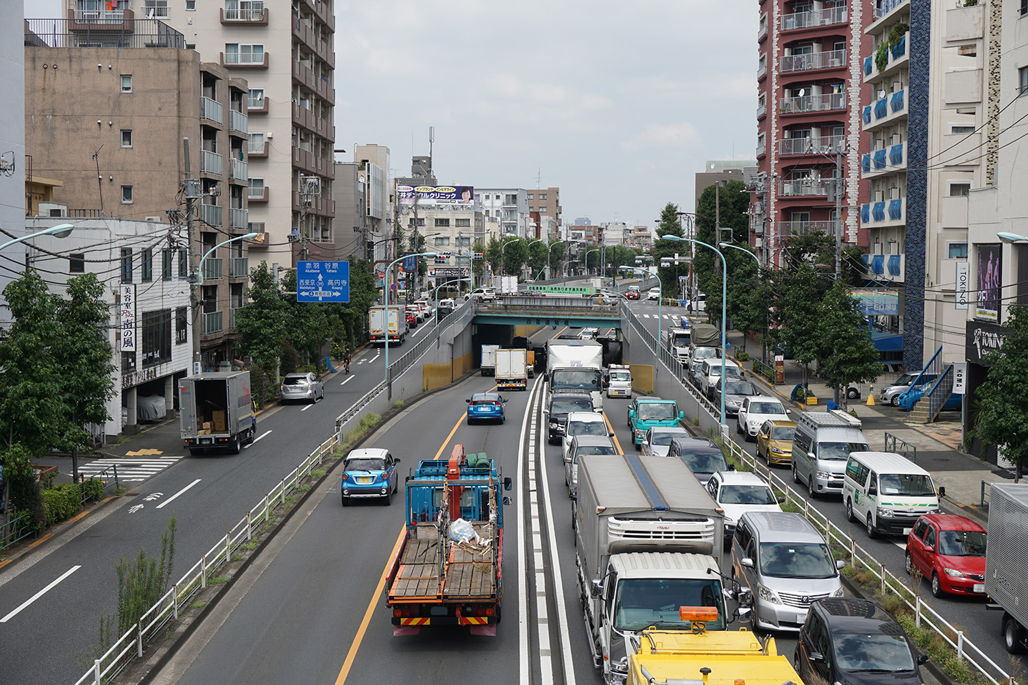 勝手に道路でイベントやロケ撮影はNG！ 公道を交通以外の用途で使える 