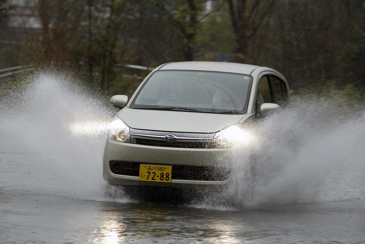 クルマが走れる水の深さは 豪雨や台風時の運転で 命と愛車を守る ためにすべきこと 19年11月7日 エキサイトニュース