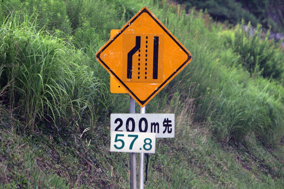 【高速道路に大量に設置される必要ある？】高速道路の「キロポスト」の看板の目的とは (2020年2月3日) エキサイトニュース