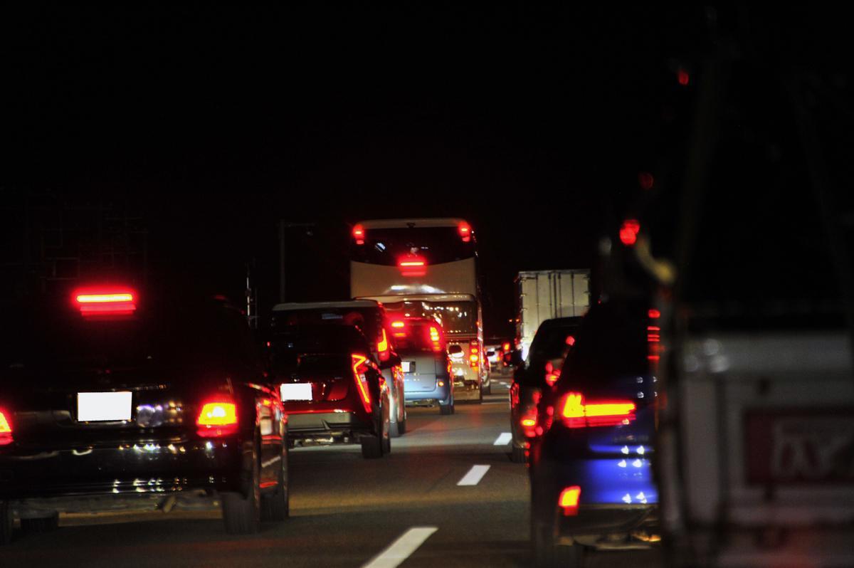 ３車線道路での車線変更 中央車線への移動は右からと左からはどちらが優先 年4月4日 エキサイトニュース