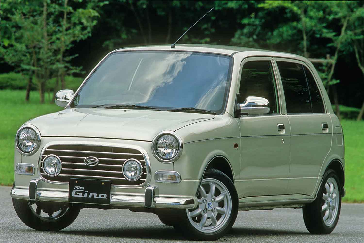 中古人気の高いレトロ系軽自動車「ミラジーノ」には日陰の先輩がいた 