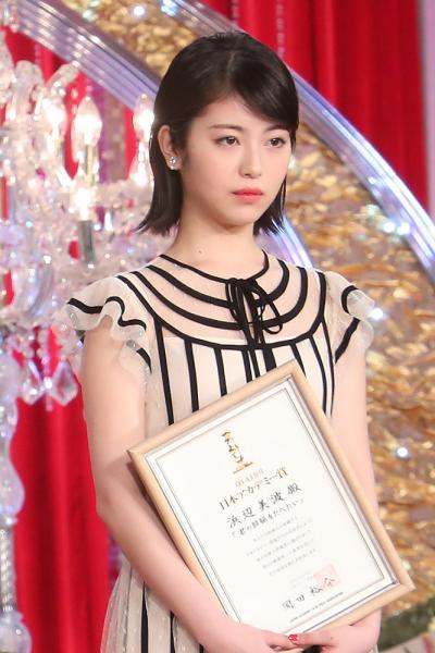 浜辺美波 清純派女優に 水着になって コール 19年9月5日 エキサイトニュース