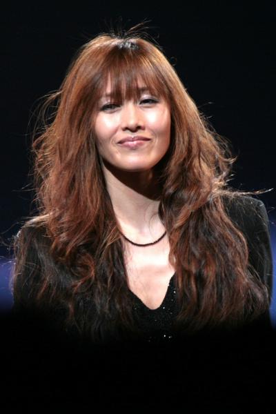 工藤静香の セクシーメーク に恐怖 魔女のおばあさん パツンパツン 19年12月25日 エキサイトニュース