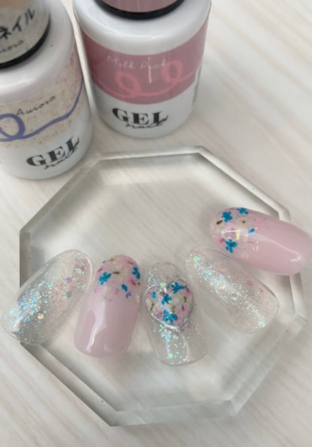 押し花ネイルやユニコーンネイルまで 気分が上がる 100均ジェルネイルデザイン3選 ローリエプレス