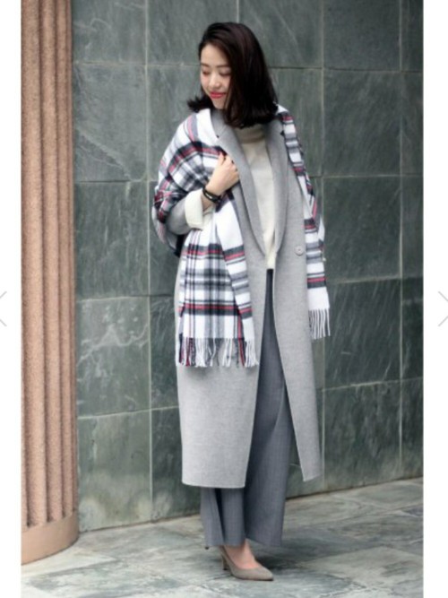 グレーコート マフラーが正解 冬から春先まで使えるコーデテク ローリエプレス