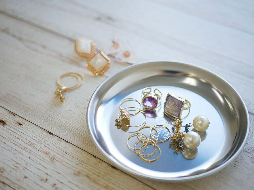 100均グッズでできる アクセサリーのおしゃれなディスプレイ見本 ローリエプレス