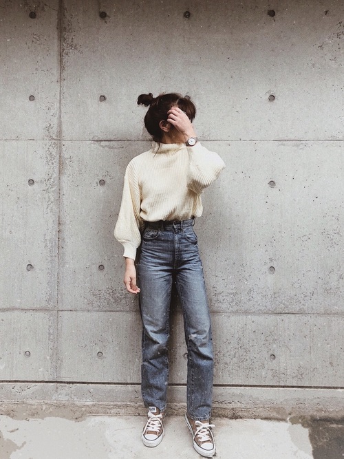 抜け感も今っぽさも手に入る 19年は冬でも 薄色デニム がかわいい ローリエプレス