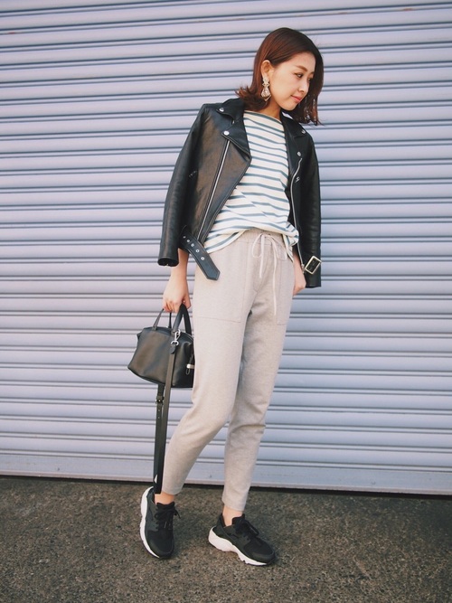 大人女子はこの冬こう履く 4つのブランド別に見るスニーカーコーデ ローリエプレス