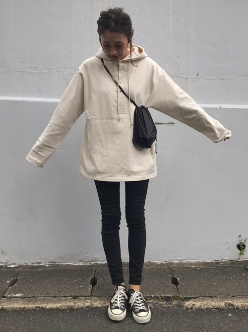 定番の 黒スキニー 春はどう着る カジュアル派なら一本は持ってる ローリエプレス