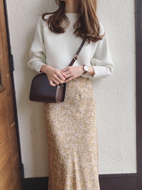 白ニットで冬から春まで乗り切る 寒くても暖かくても浮かないコーデがしたい ローリエプレス