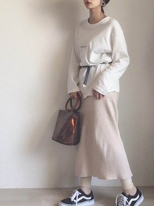 地味色服だけなのに なんかおしゃれ って言わせちゃう春コーデのコツ ローリエプレス