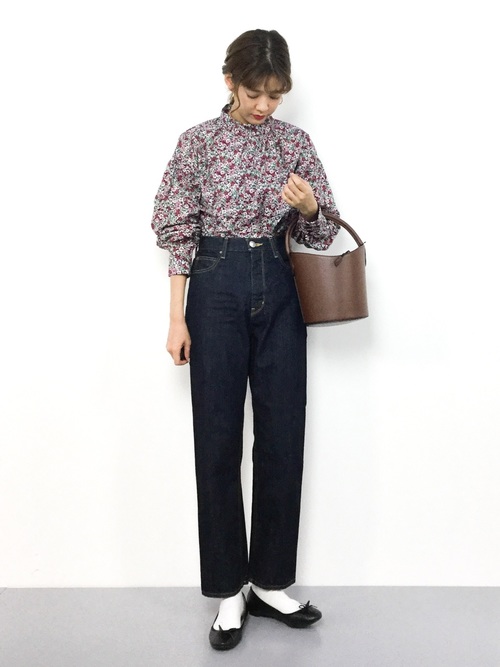 デニムの色でどう印象変わる ブルー ライト インディゴ3つを比較 ローリエプレス