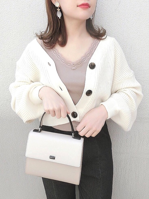 実は着回し力高め 春コーデの主役はvネックカーディガンで決まり ローリエプレス