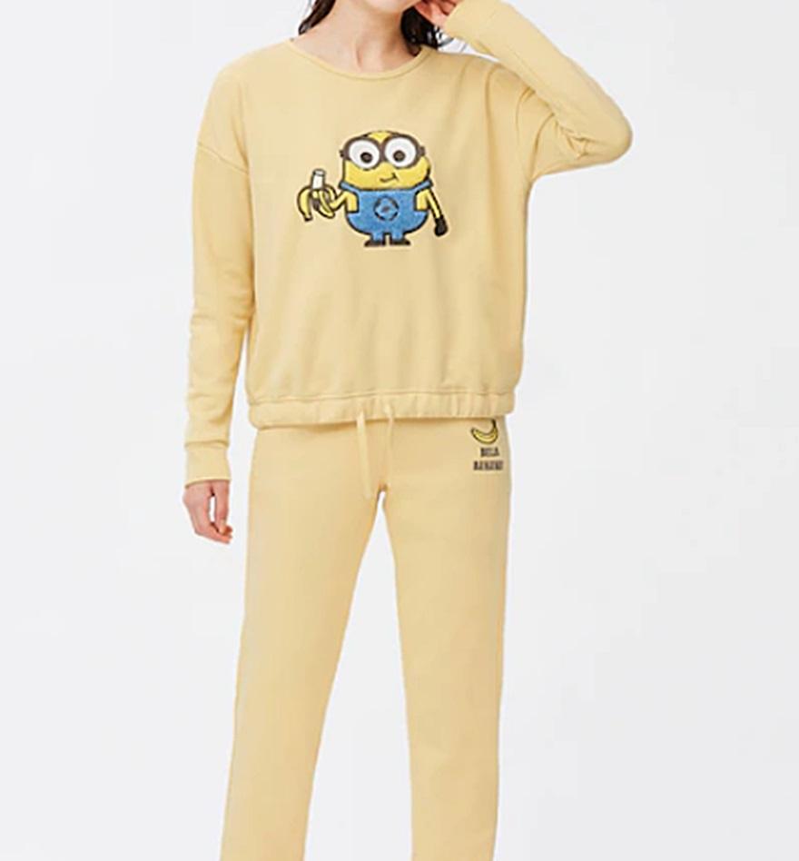 着るだけで気分上がりそう Gu ミニオン のコラボ最高すぎる 21年9月11日 エキサイトニュース