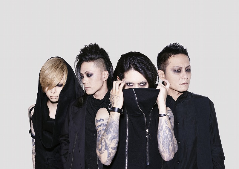 lynch. 曲ごとにベーシストを替えるという葉月からの提案をきっかけに