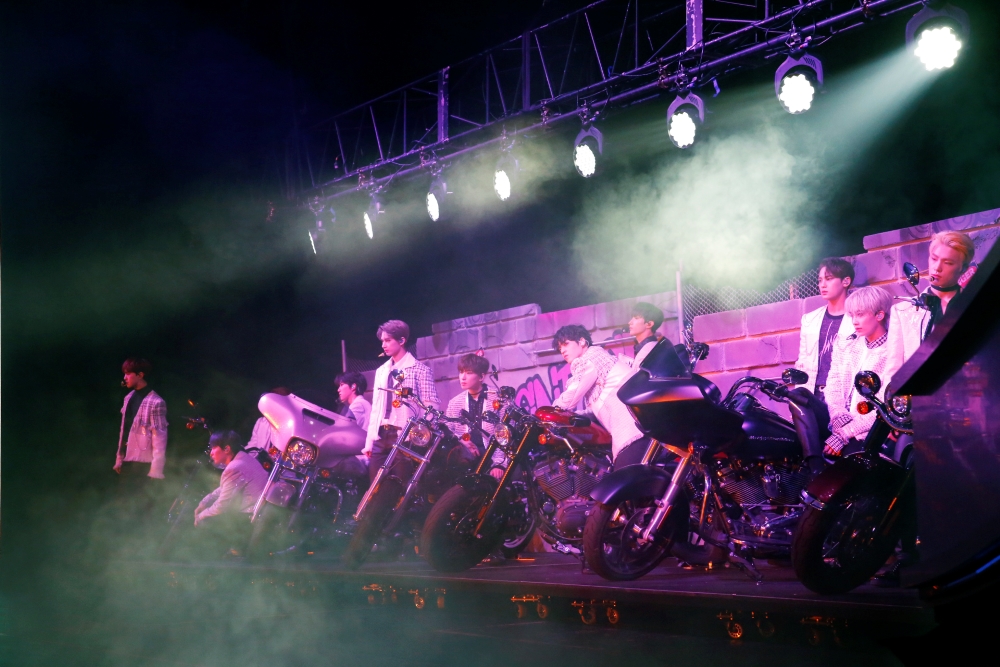 SEVENTEEN 超絶フォーメーションダンスで20万人を熱狂させた“HARU